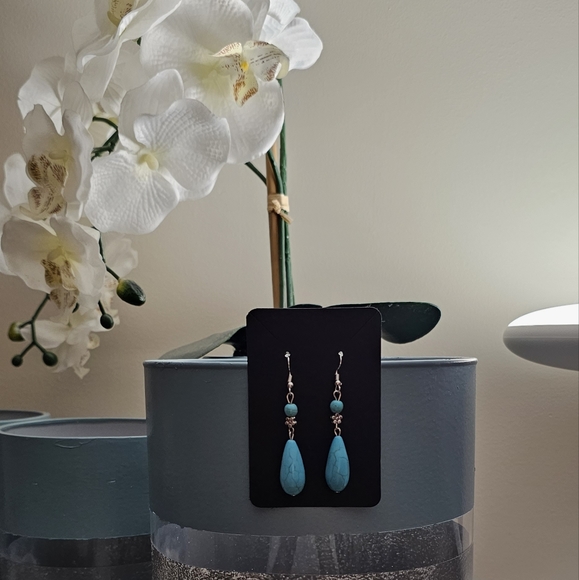 Brand new adorable turquoise beads dangling earrings. - Picture 3 of 3